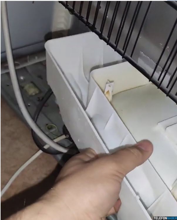 Beko buzdolabı buharlaşma su kabı nasıl sökülür